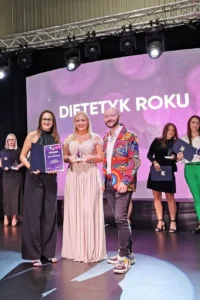 Dietetyk Weronika Gawrońska na gali konkursu Mistrzowie urody, wręczenie dyplomu i nagrody