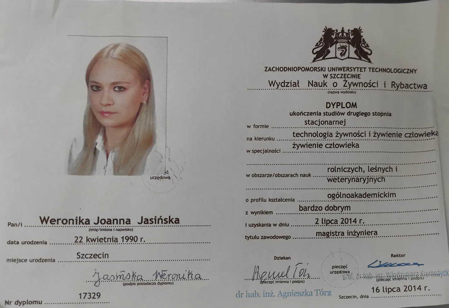 Dyplom ukończenia studiów magisterskich przez dietetyka Weronika Gawrońska