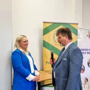 Dietetyk Weronika Gawrońska na prelekcji o żywieniu w autyzmie w Policach