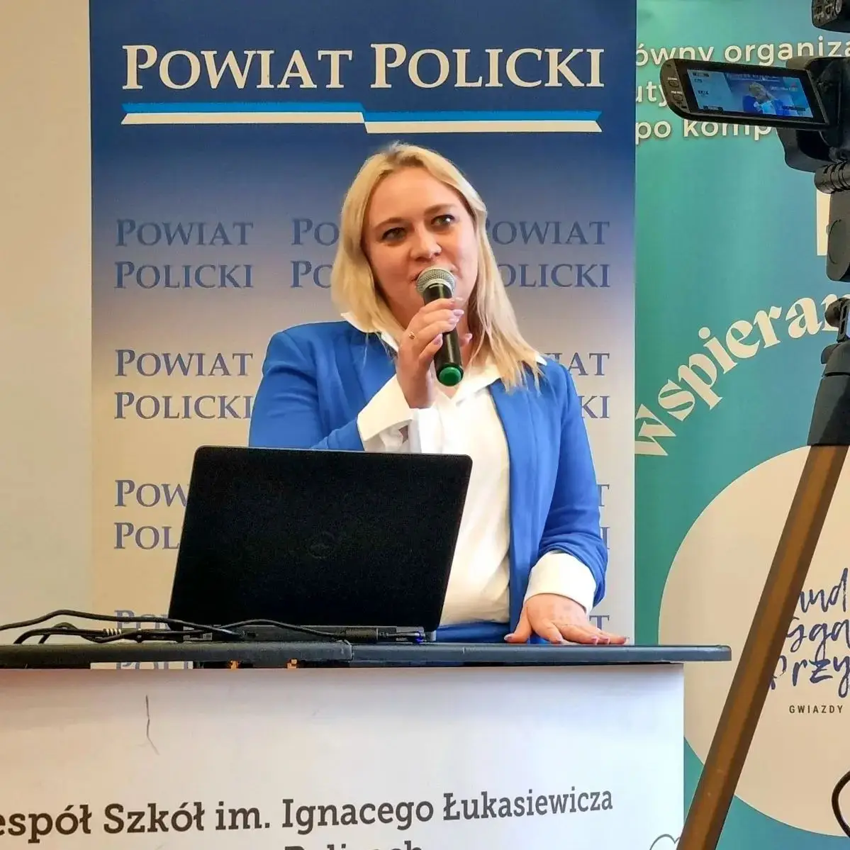 Dietetyk Weronika Gawrońska na prelekcji o żywieniu w autyzmie w Policach