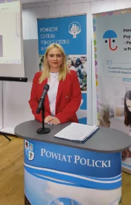 Dietetyk Weronika Gawrońska na prelekcji w policach
